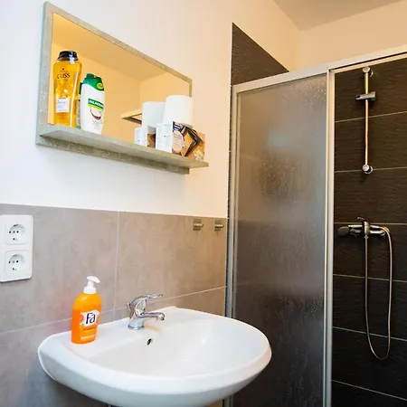 Pensión Prime Living Küche Netflix